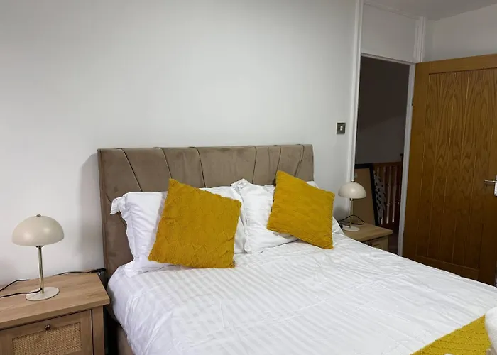 Modern & Bright 3br Near Ctr! בית נופש