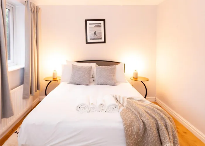 Дом отдыха Cosy 4br House, West Didsbury, Bars And Restaurants Close By, Free Parking, Sleeps 8