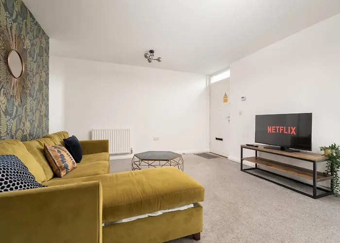 Chic 3bd Abode With Pool Table - Etihad - Coop Live - Free Parking * Manchester