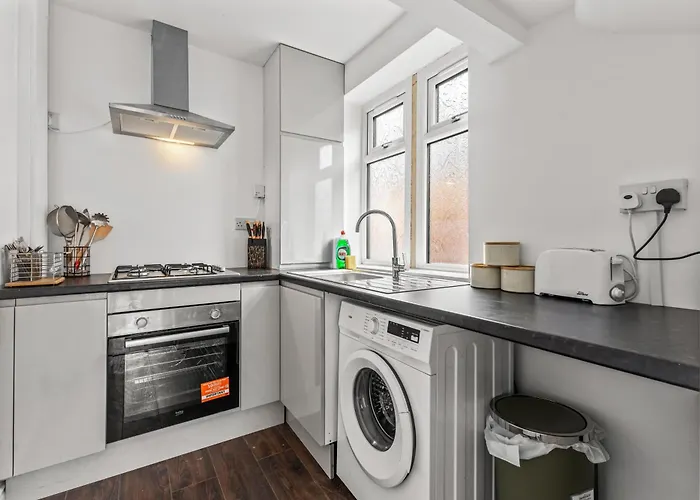 Dom wakacyjny 3 Bedroom House 4 Beds Free Parking 2sd *