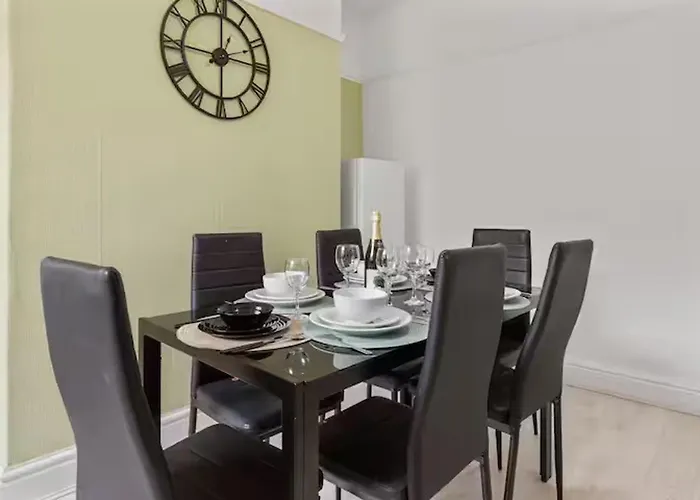 Family - Sleeps 6 - Garden - Parking Tatil Evi *