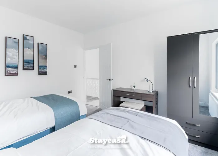 بيت للعطل Spacious 4-bed Near Didsbury مانشستر