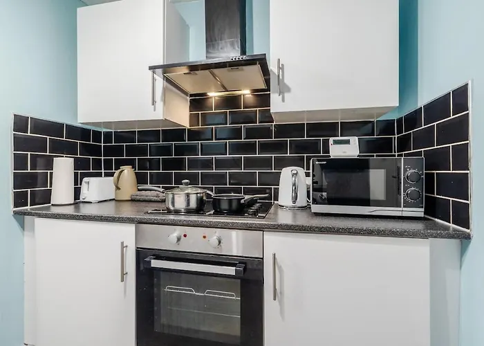 Spacious 3br - Pool Table - Games - Sleeps 9