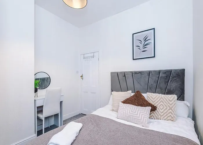 Сasa de vacaciones Oldtrafford - Sleeps 6 - Free Parking - Free Wifi *