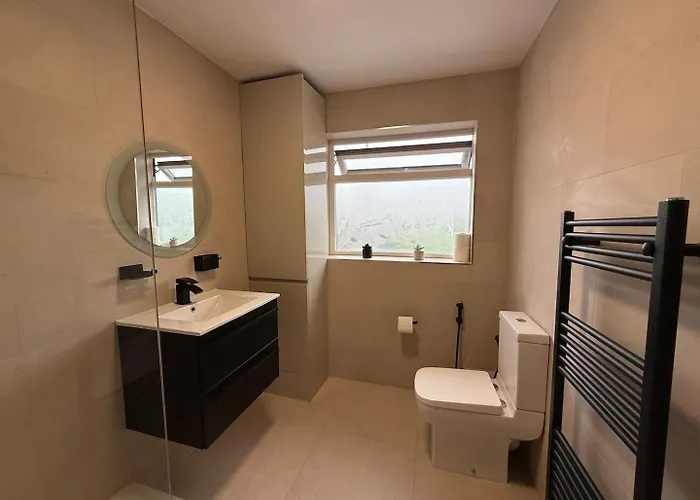 Spacious 4br Near Old Trafford Sleeps 7! Manchester