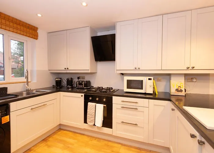 Сasa de vacaciones Cosy 4br House, West Didsbury, Bars And Restaurants Close By, Free Parking, Sleeps 8 *