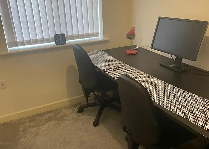 Tatil Evi New 4 Bedroom House Sleeps 7, 5mins Etihad, Coop Live, Centre *