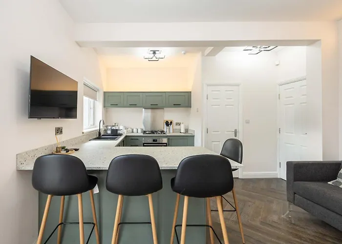 The Groves 4- Close To Mri, Centre & Uni Holiday home