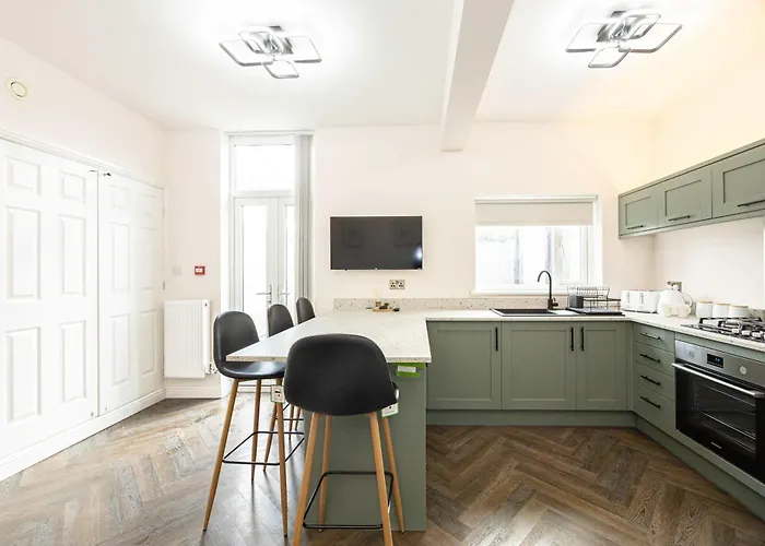 The Groves 2- Close To Mri, Centre & Uni Holiday home