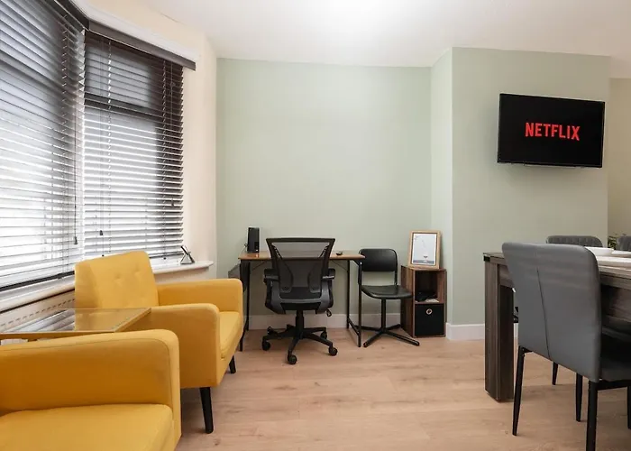 Spacious 3br - Pool Table - Games - Sleeps 9