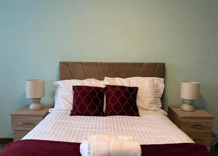 Near Old Trafford Modern 4br House For 7 Guests * Manchester