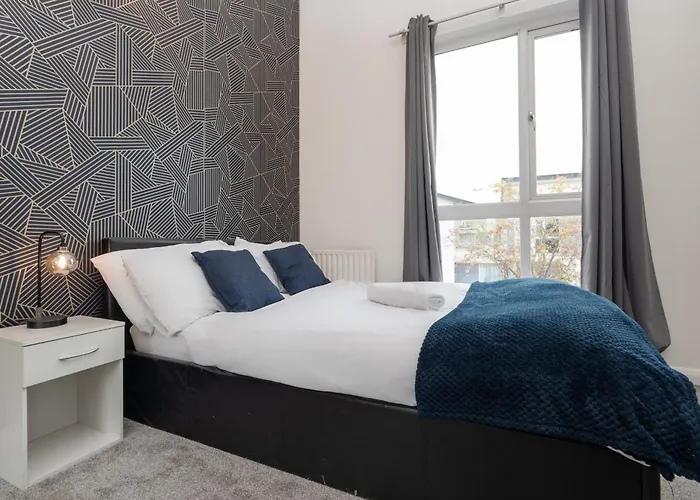 Chic 3bd Abode With Pool Table - Etihad - Coop Live - Free Parking Manchester