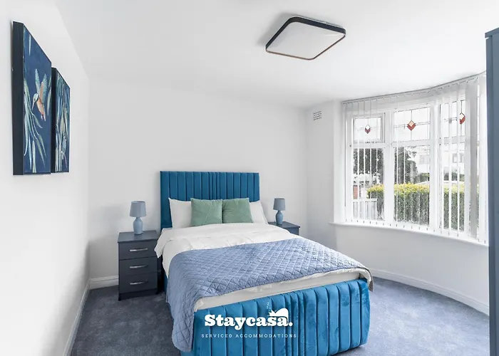 Дом отдыха Spacious 4-bed Near Didsbury *