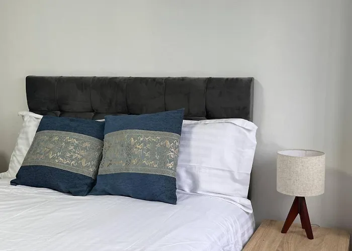 Casa de Férias Spacious 4br Near Old Trafford Sleeps 7! Manchester