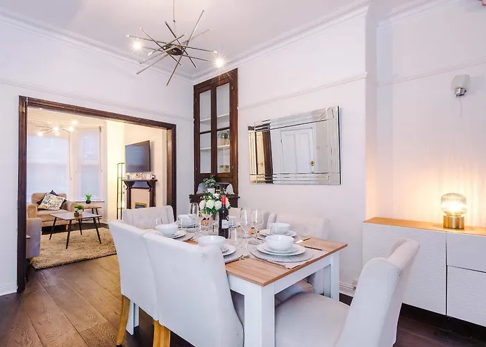 Oldtrafford - Sleeps 6 - Free Parking - Free Wifi Tatil Evi