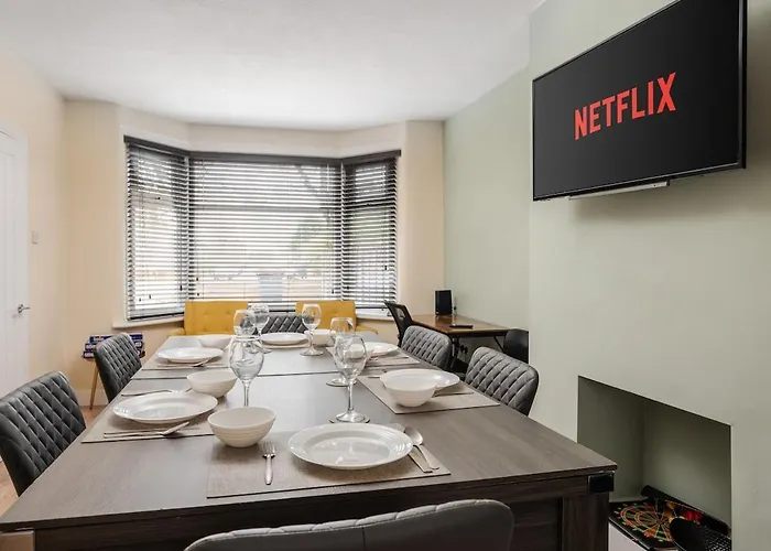 Spacious 3br - Pool Table - Games - Sleeps 9 Сasa de vacaciones *