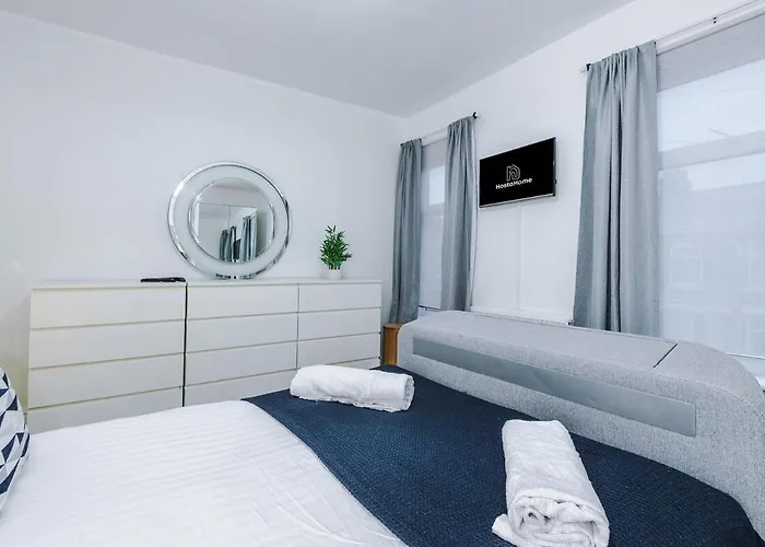 Oldtrafford - Sleeps 6 - Free Parking - Free Wifi * 맨체스터