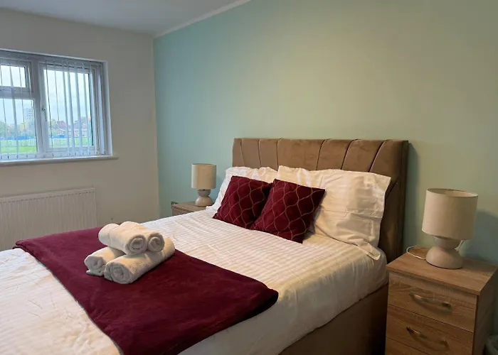 Spacious 4br Near Old Trafford Sleeps 7!