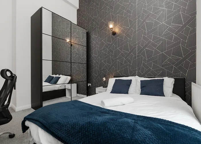 Chic 3bd Abode With Pool Table - Etihad - Coop Live - Free Parking Tatil Evi Manchester