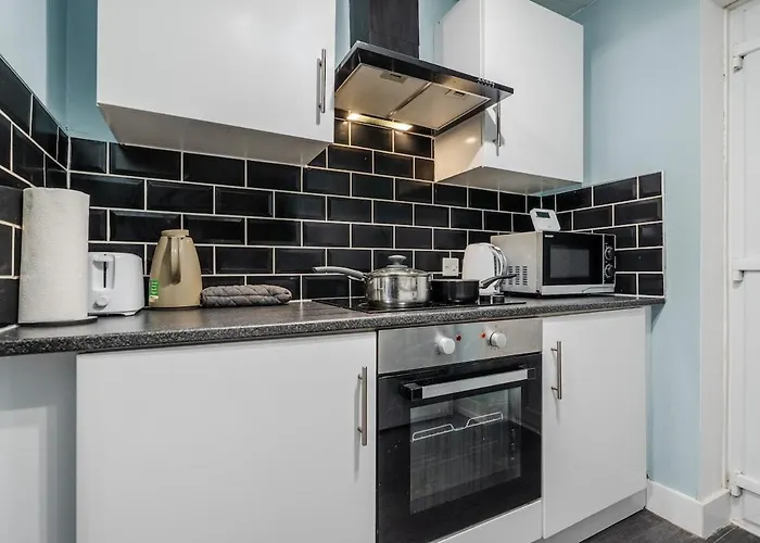 Spacious 3br - Pool Table - Games - Sleeps 9