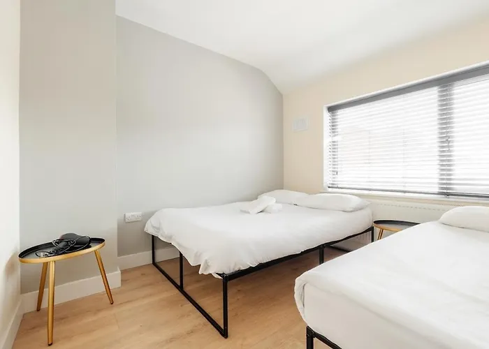 Spacious 3br - Pool Table - Games - Sleeps 9 * Mánchester