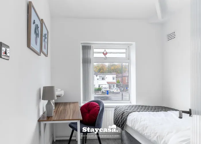 Spacious 4-bed Near Didsbury * Manchester