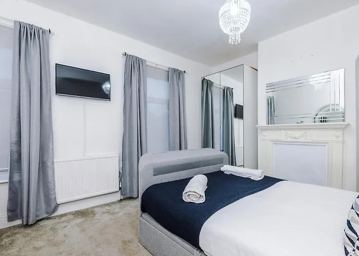 Oldtrafford - Sleeps 6 - Free Parking - Free Wifi * Mánchester