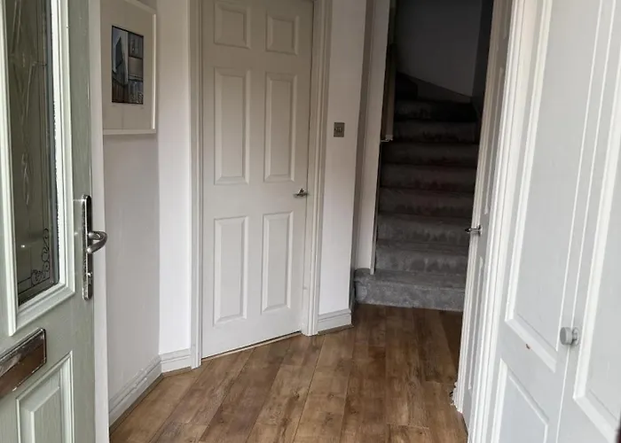 Cosy 4br House, West Didsbury, Bars And Restaurants Close By, Free Parking, Sleeps 8 Дом отдыха *