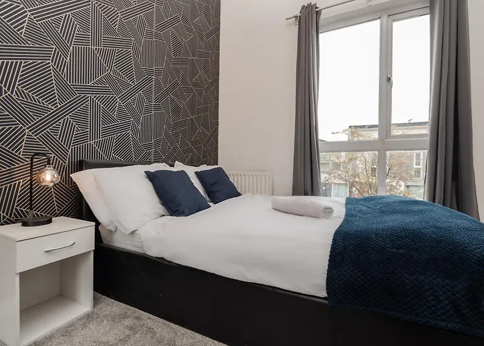 Tatil Evi Chic 3bd Abode With Pool Table - Etihad - Coop Live - Free Parking