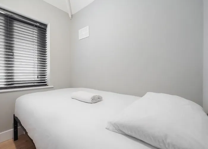 Spacious 3br - Pool Table - Games - Sleeps 9