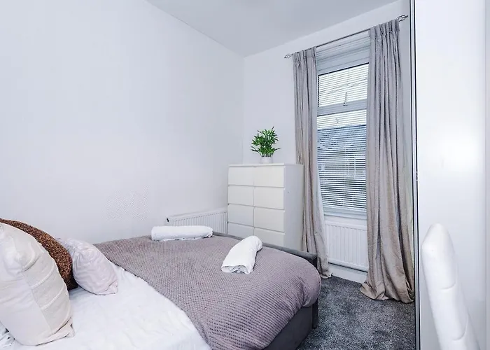 Oldtrafford - Sleeps 6 - Free Parking - Free Wifi 펜션 맨체스터