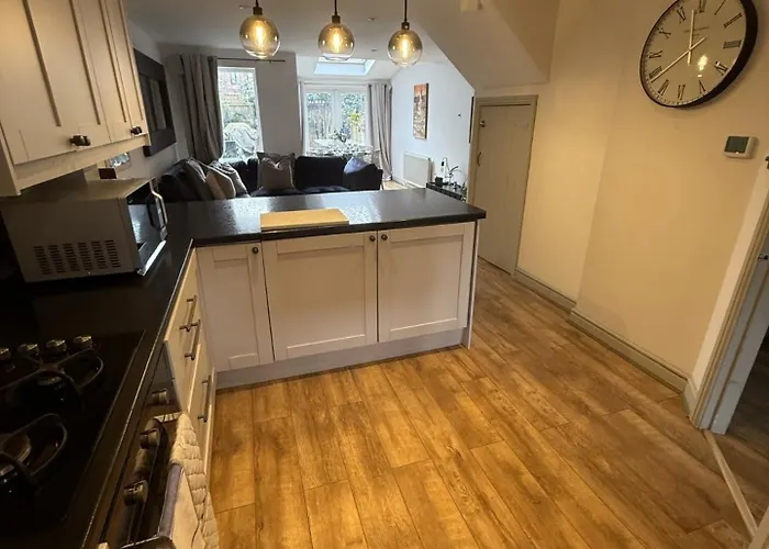 Cosy 4br House, West Didsbury, Bars And Restaurants Close By, Free Parking, Sleeps 8 Сasa de vacaciones