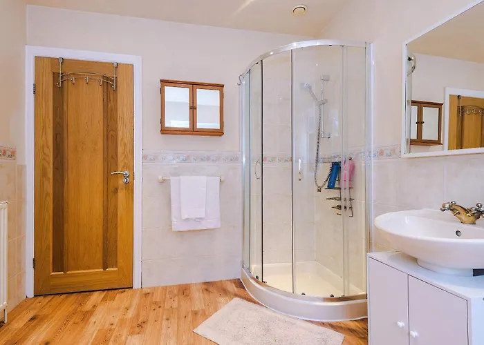 4 Bed House - Sleeps 8 - Free Parking - Manchester * 맨체스터