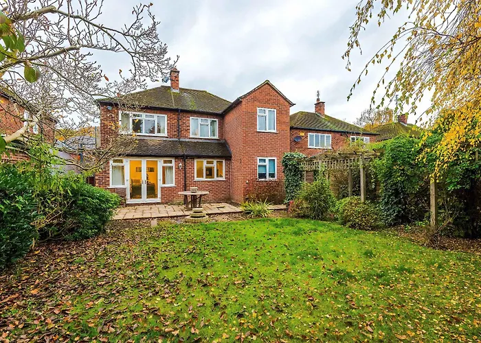 4 Bed House - Sleeps 8 - Free Parking - Manchester 펜션 *