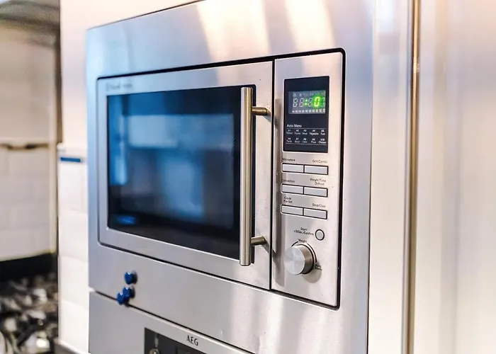 Oldtrafford - Sleeps 6 - Free Parking - Free Wifi