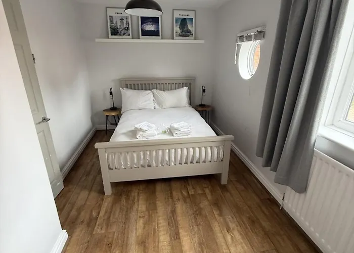 Cosy 4br House, West Didsbury, Bars And Restaurants Close By, Free Parking, Sleeps 8 Dom wakacyjny