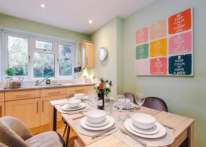 Сasa de vacaciones 4 Bed House - Sleeps 8 - Free Parking - Manchester