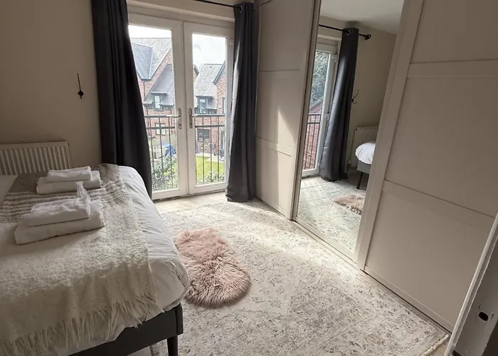 Cosy 4br House, West Didsbury, Bars And Restaurants Close By, Free Parking, Sleeps 8 *