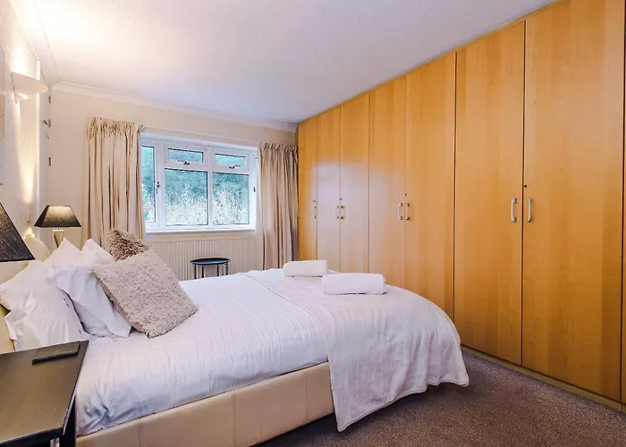 Сasa de vacaciones 4 Bed House - Sleeps 8 - Free Parking - Manchester