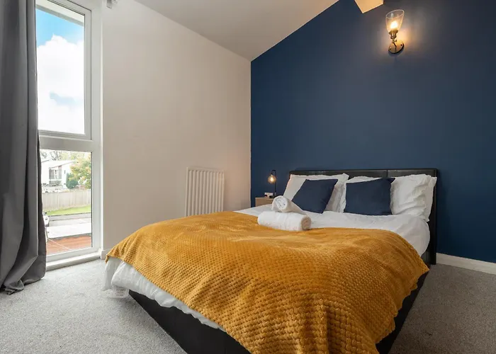 Chic 3bd Abode With Pool Table - Etihad - Coop Live - Free Parking Tatil Evi Manchester