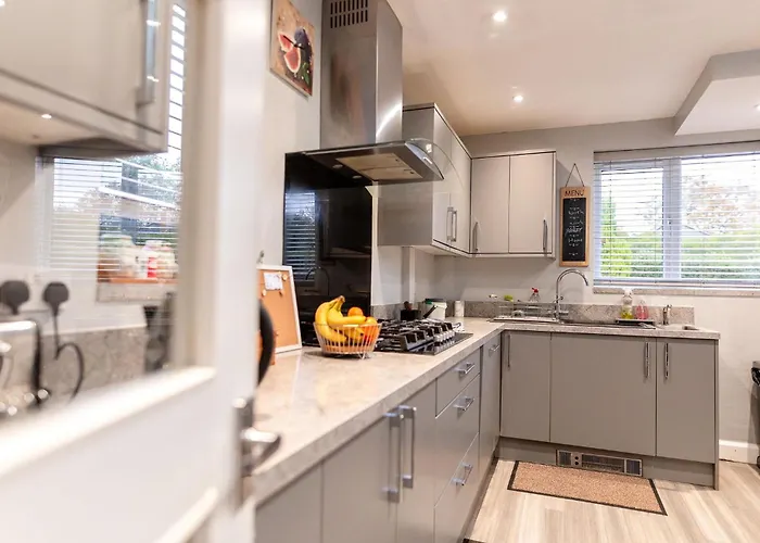 Dom wakacyjny Sleeps 5 - Free Parking - Near Airport & Manchester