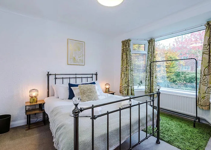 4 Bed House - Sleeps 8 - Free Parking - Manchester 펜션 맨체스터