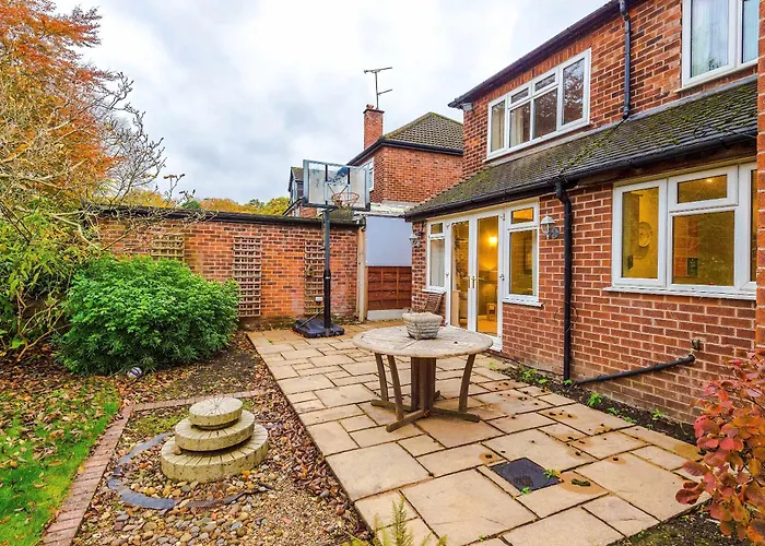 펜션 4 Bed House - Sleeps 8 - Free Parking - Manchester