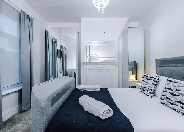 Сasa de vacaciones Oldtrafford - Sleeps 6 - Free Parking - Free Wifi Mánchester