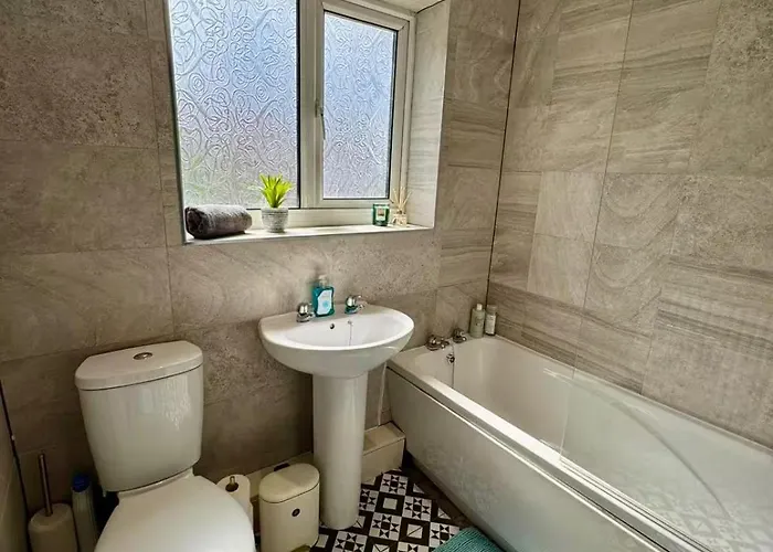 Family & Pet-friendly 5pp, Parking, 20 Min To * 맨체스터