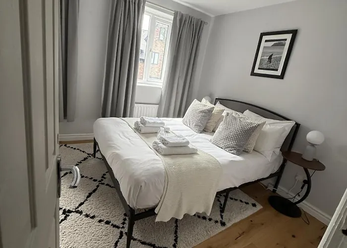 Cosy 4br House, West Didsbury, Bars And Restaurants Close By, Free Parking, Sleeps 8 Dom wakacyjny Manchester