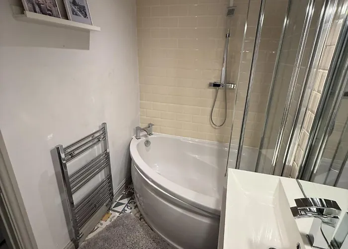 Дом отдыха Cosy 4br House, West Didsbury, Bars And Restaurants Close By, Free Parking, Sleeps 8 Манчестер