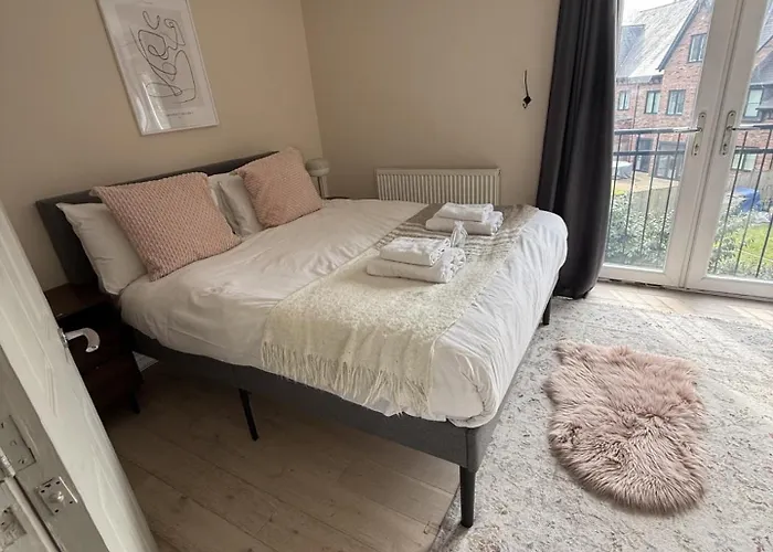 Сasa de vacaciones Cosy 4br House, West Didsbury, Bars And Restaurants Close By, Free Parking, Sleeps 8 Mánchester