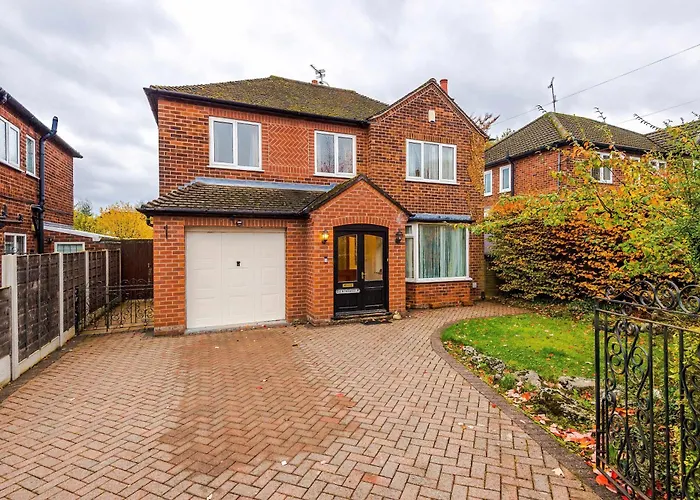 4 Bed House - Sleeps 8 - Free Parking - Manchester * Mánchester