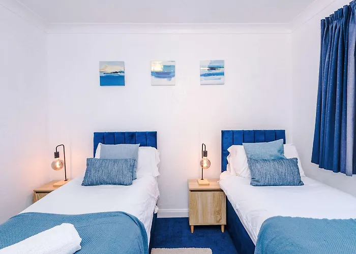 4 Bed House - Sleeps 8 - Free Parking - Manchester 別荘 *